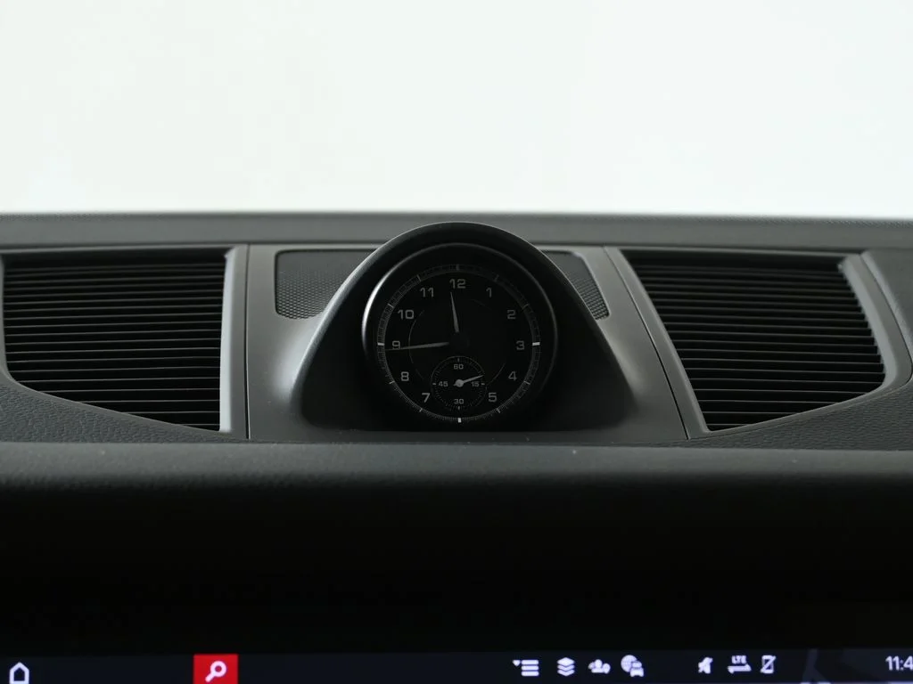 2026 Porsche Macan - Photo 22