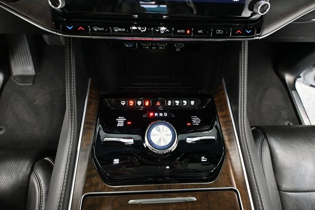 Used 2022 White Jeep Series II image 27
