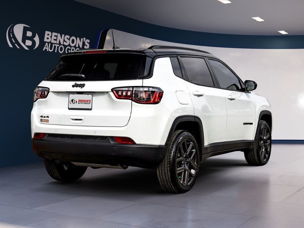 New 2026 Bright White Clear-Coat Exterior Paint Jeep Limited image 4