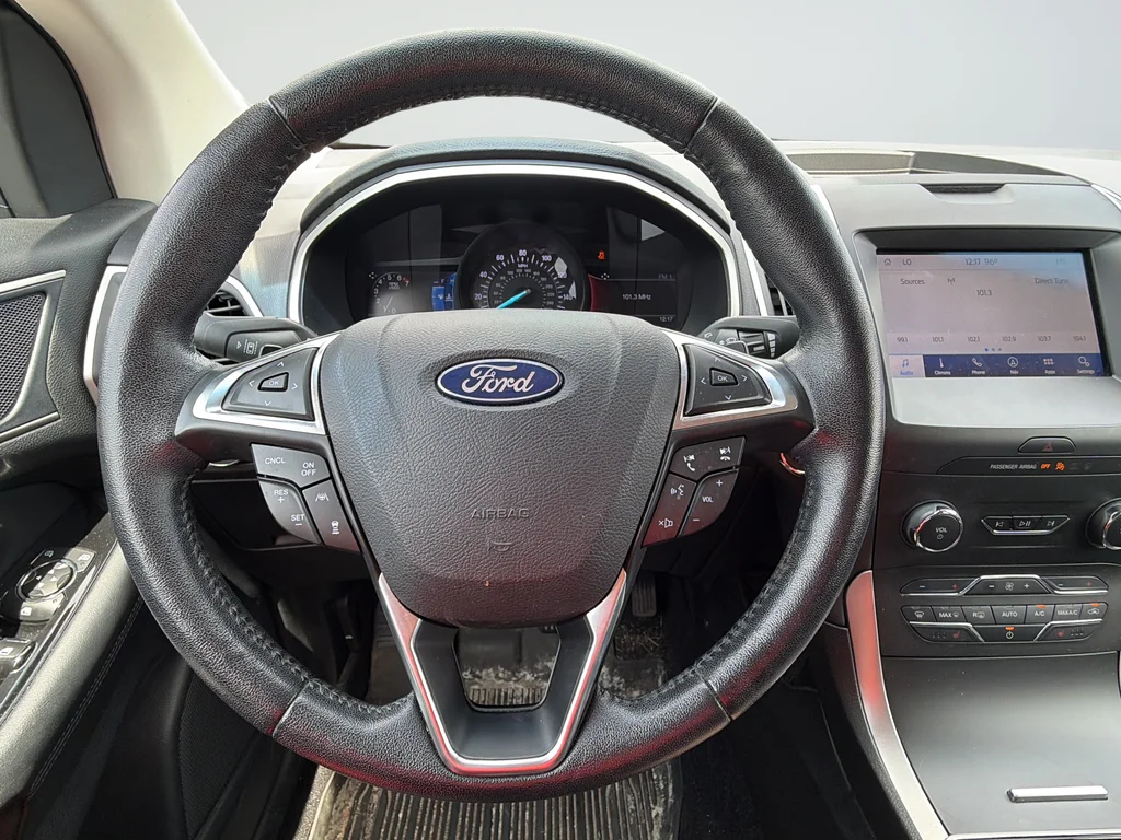 Used 2020 Gray Ford SEL image 31