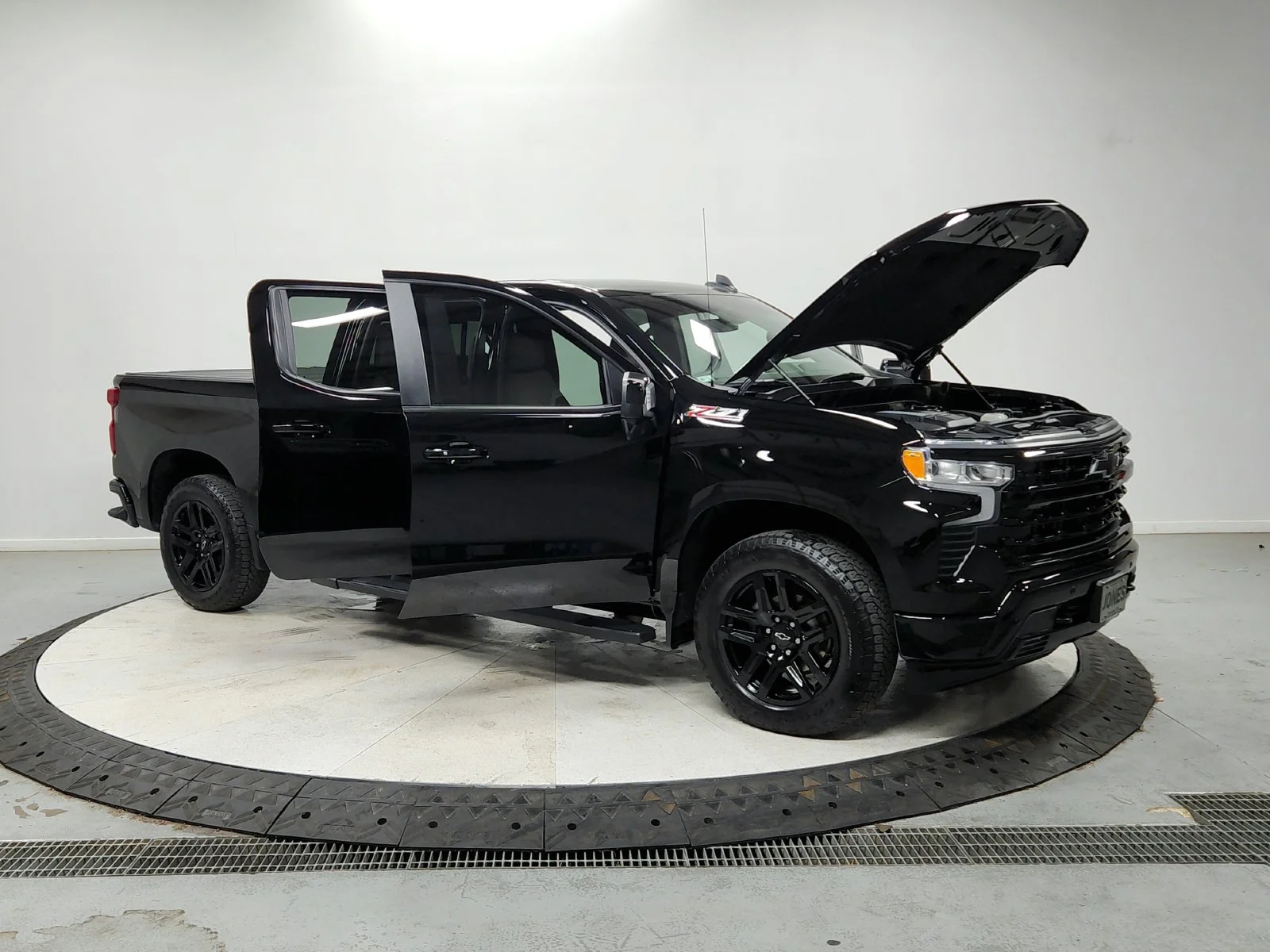 Used 2024 Black Chevrolet RST image 10