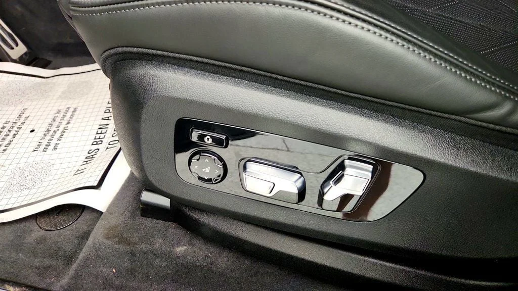 Used 2025 Carbon Black Metallic BMW SAV w/ Bowers & Wilkins Diamond Surround Sound image 11