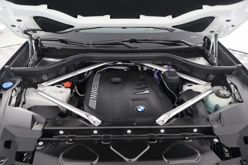 New 2026 Alpine White BMW xDrive40i image 9