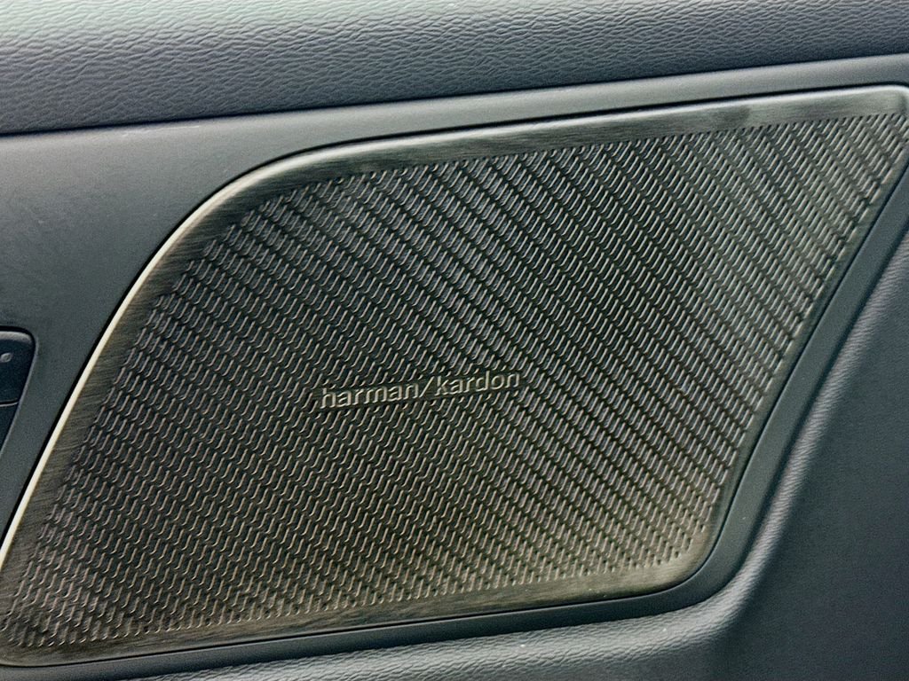 Used 2024 White Volvo B5 Plus image 20