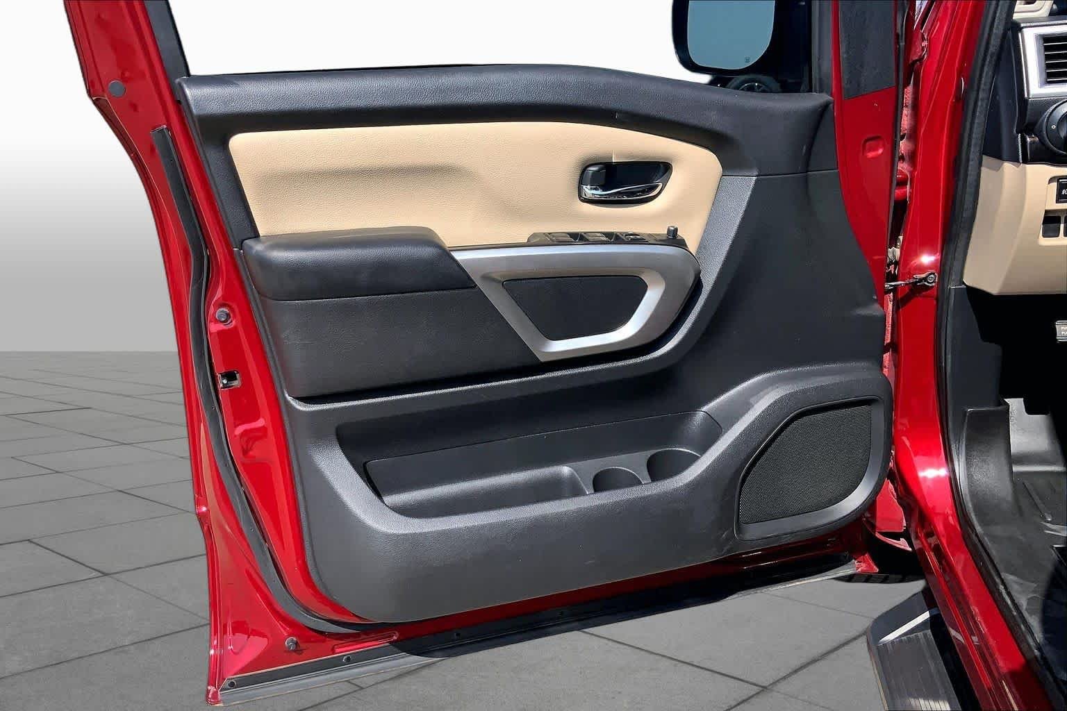 Used 2017 Cayenne Red Nissan SV image 22