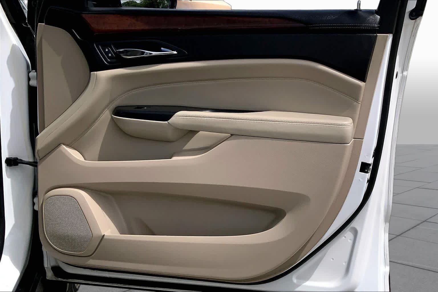 Used 2013 Platinum Ice Tricoat Cadillac Luxury Collection image 22