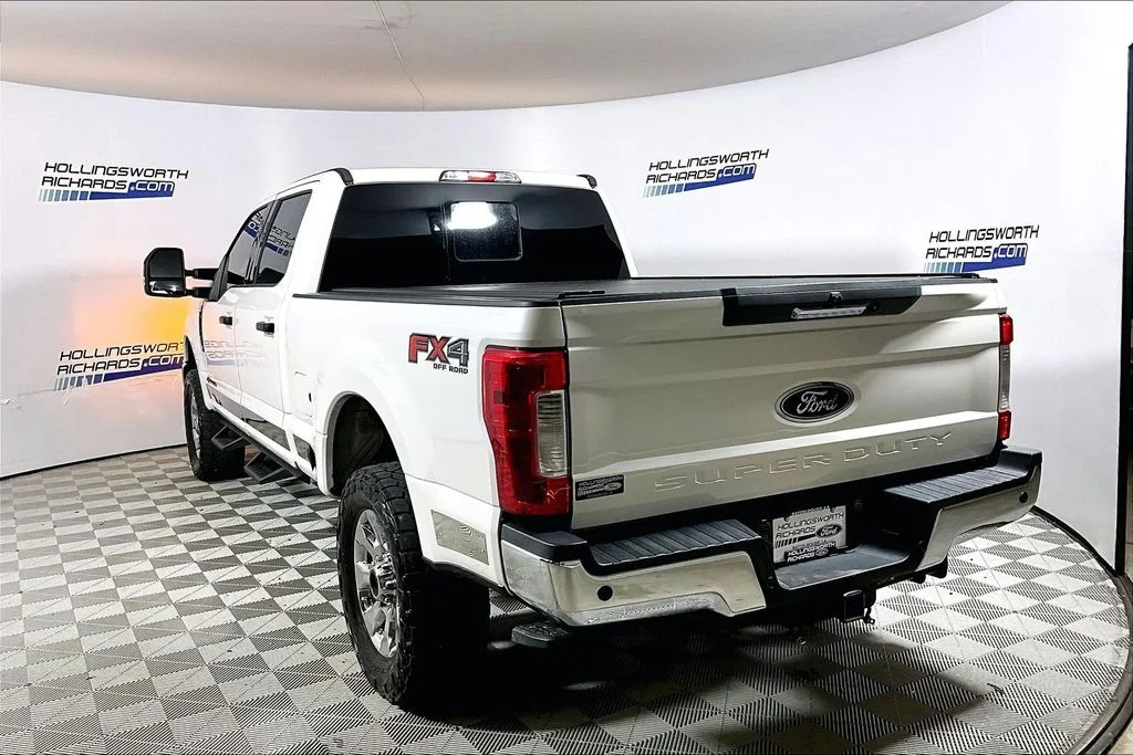 Certified Used 2018 White Platinum Clearcoat Metallic Ford Lariat image 8