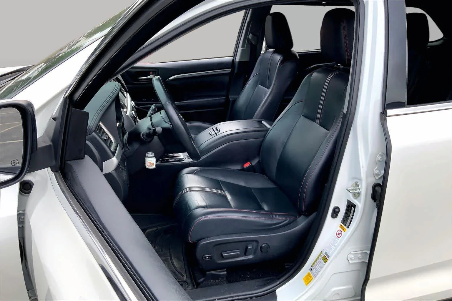 Used 2019 Blizzard Pearl Toyota SE image 8