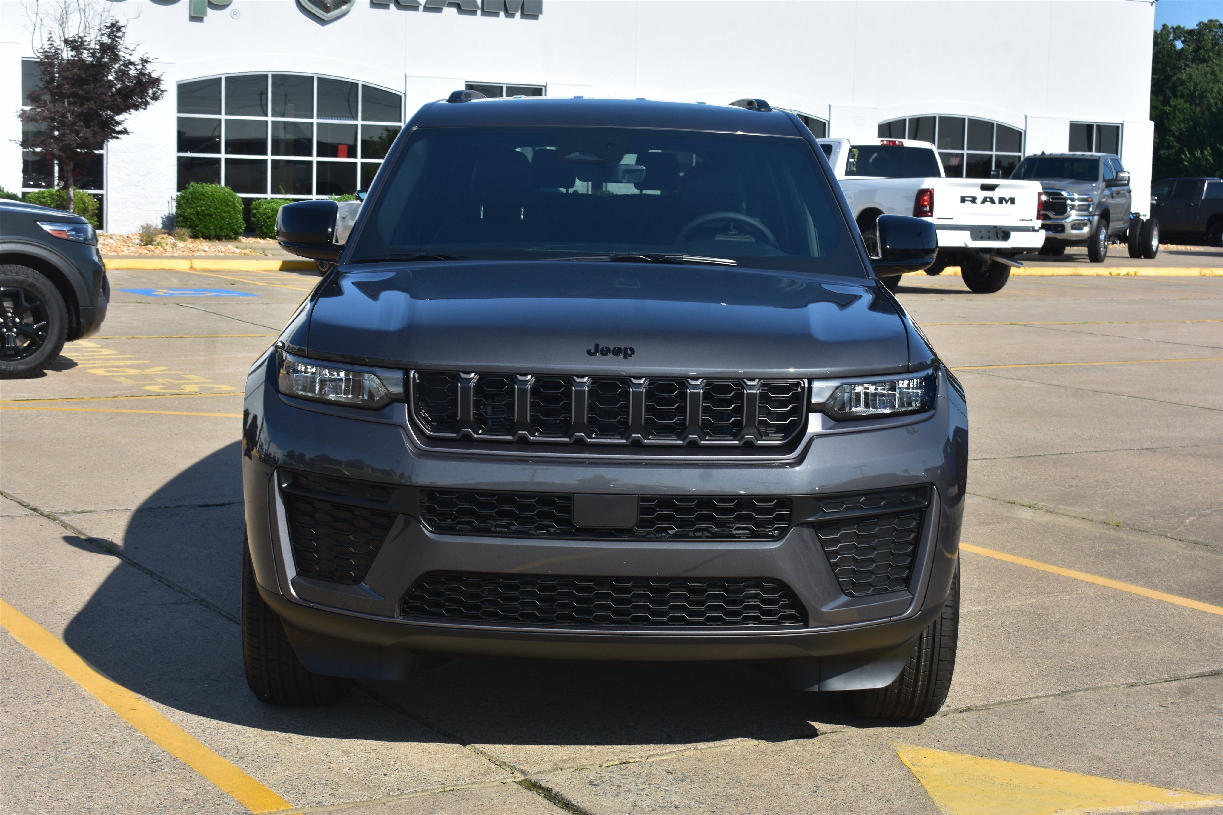 New 2026 Baltic Gray Metallic Clear-Coat Exterior Paint Jeep Laredo Altitude image 2