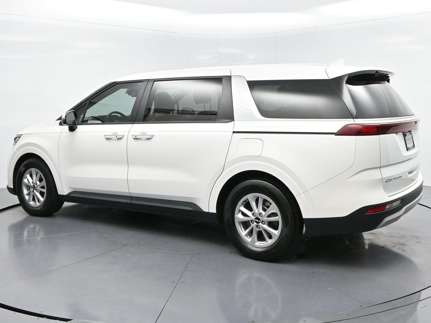 Used 2022 Snow White Pearl Kia LXS image 5