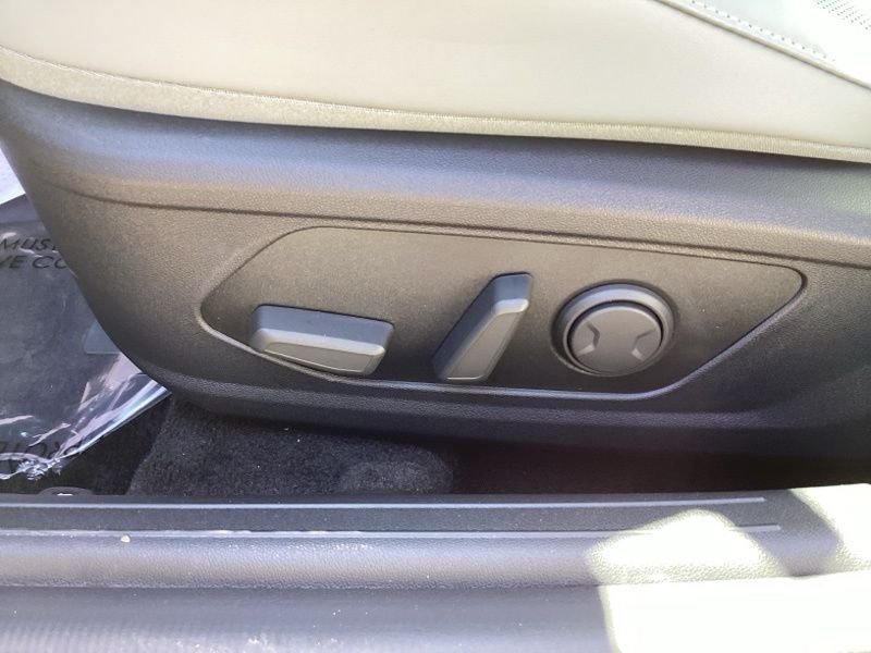 2025 Hyundai Elantra Limited - Photo 24