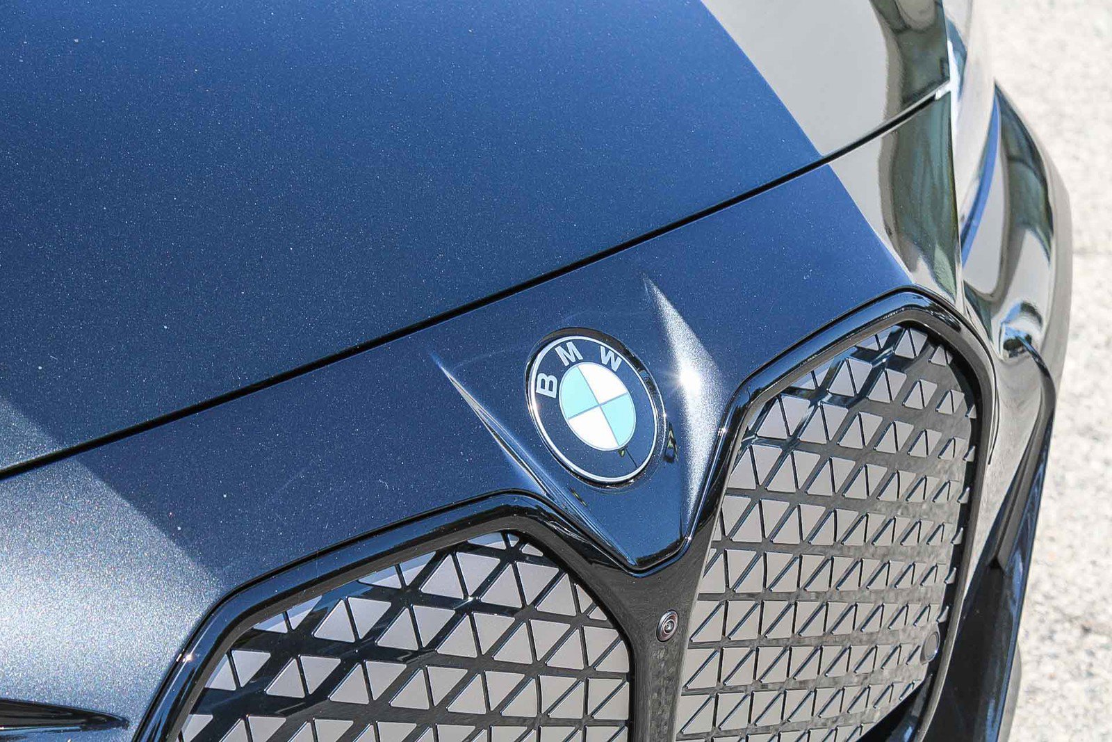 New 2026 Black Sapphire Metallic BMW xDrive40 image 9