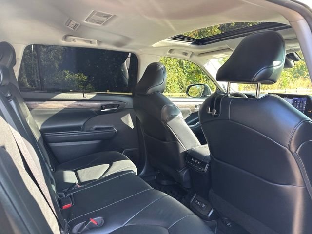 Used 2021 Blizzard Pearl Toyota Limited image 18