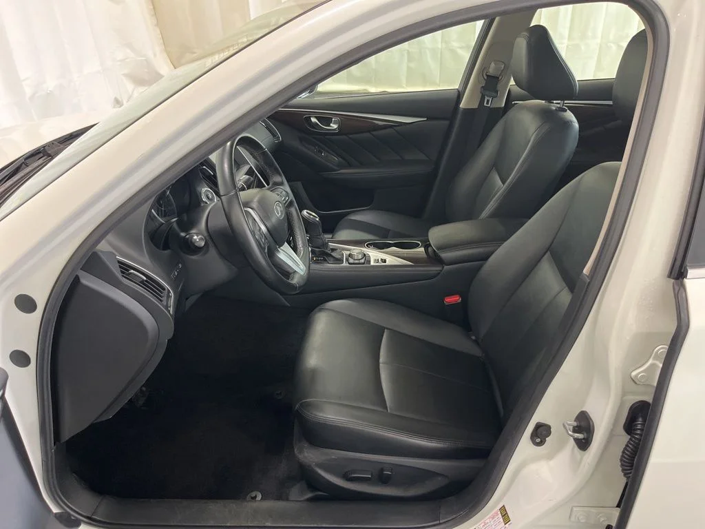 Used 2018 White INFINITI 3.0t LUXE image 4