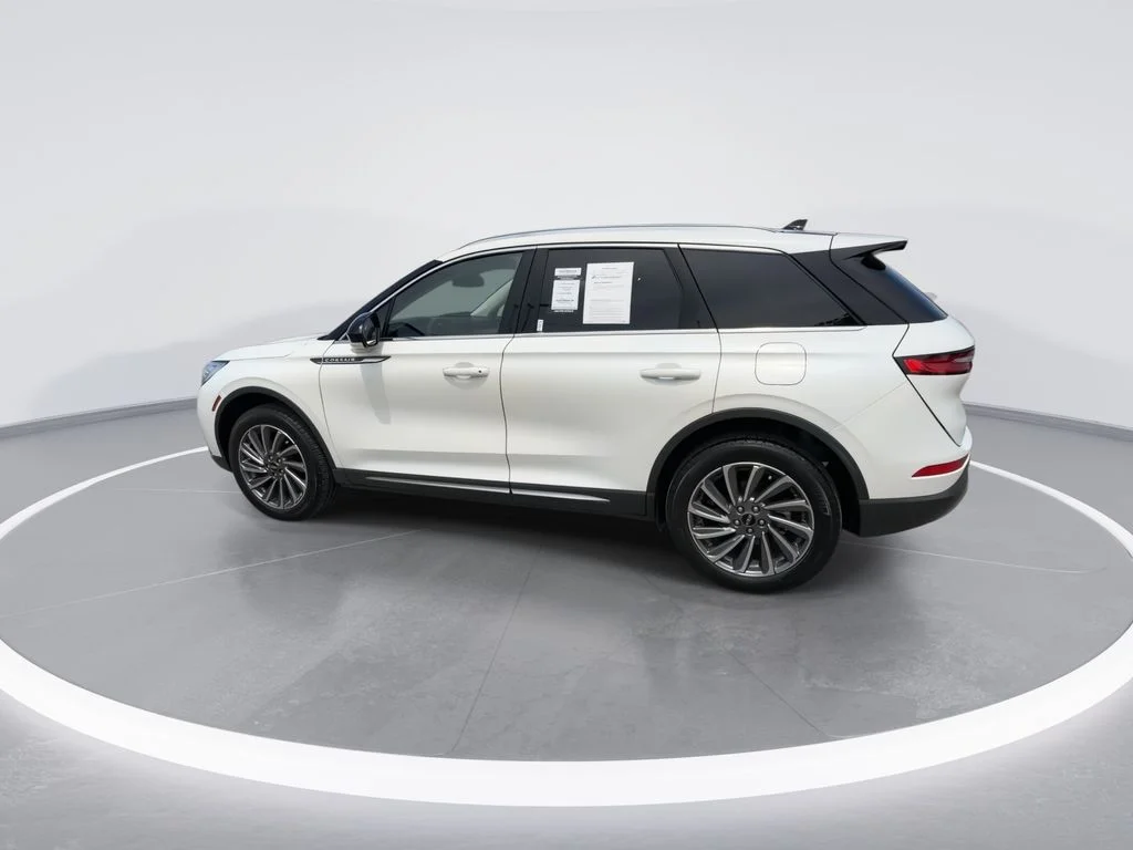 Used 2023 White Lincoln Reserve image 6