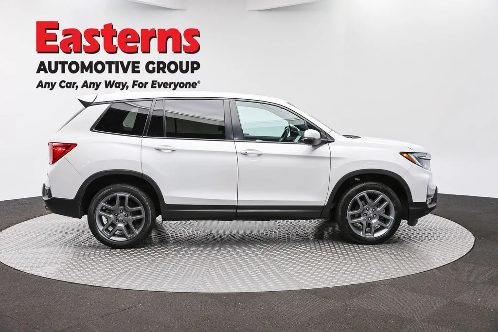Used 2023 White Honda EX-L image 4
