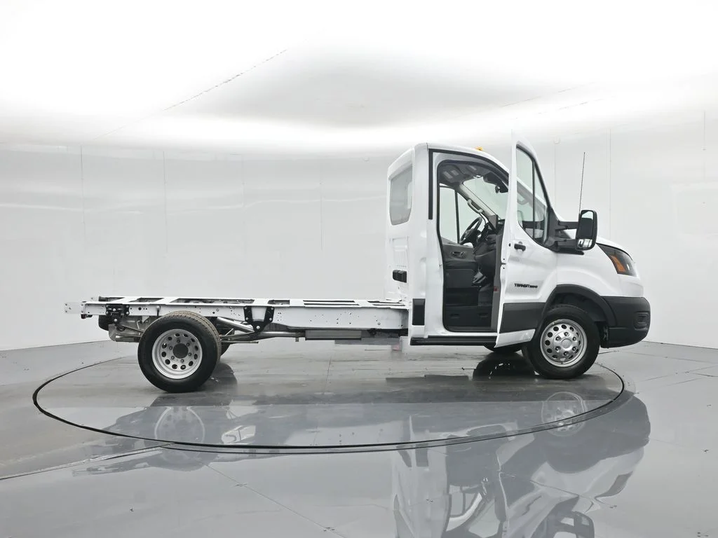 New 2026 Oxford White Ford Base image 4