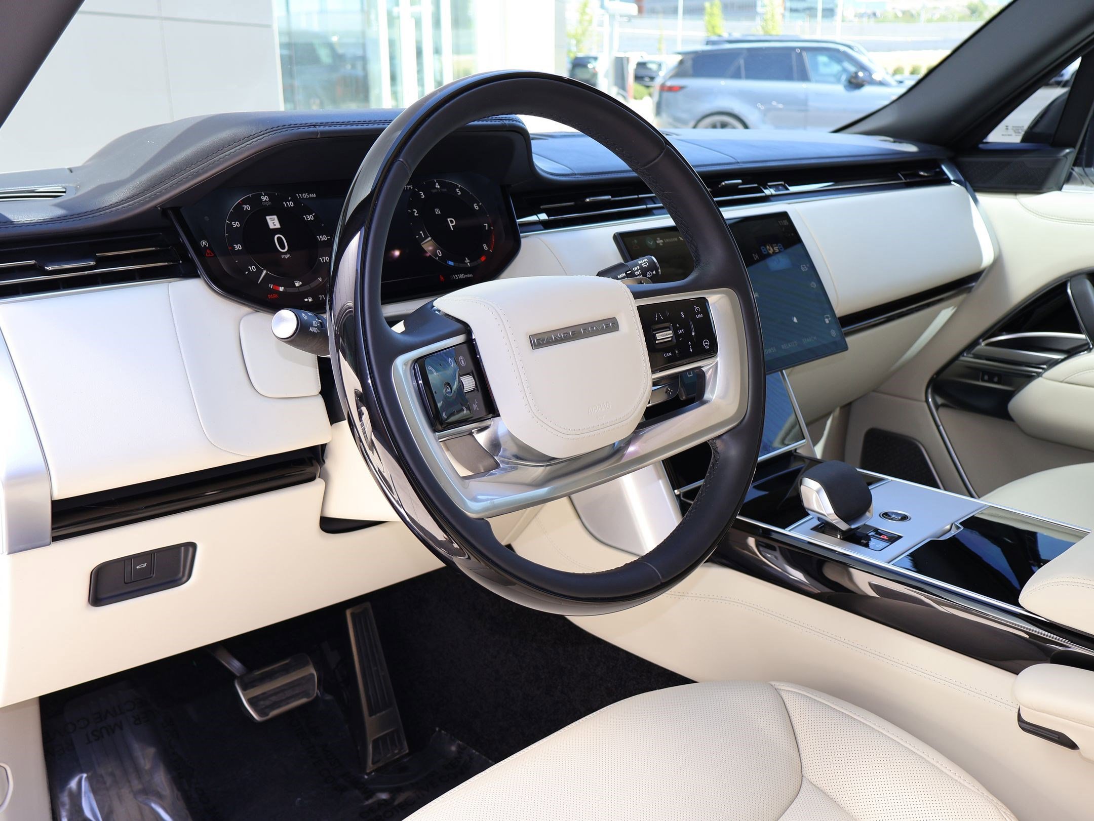 Certified Used 2025 Fuji White Land Rover Autobiography image 12