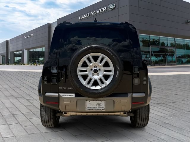 New 2026 Santorini Black Land Rover S image 4