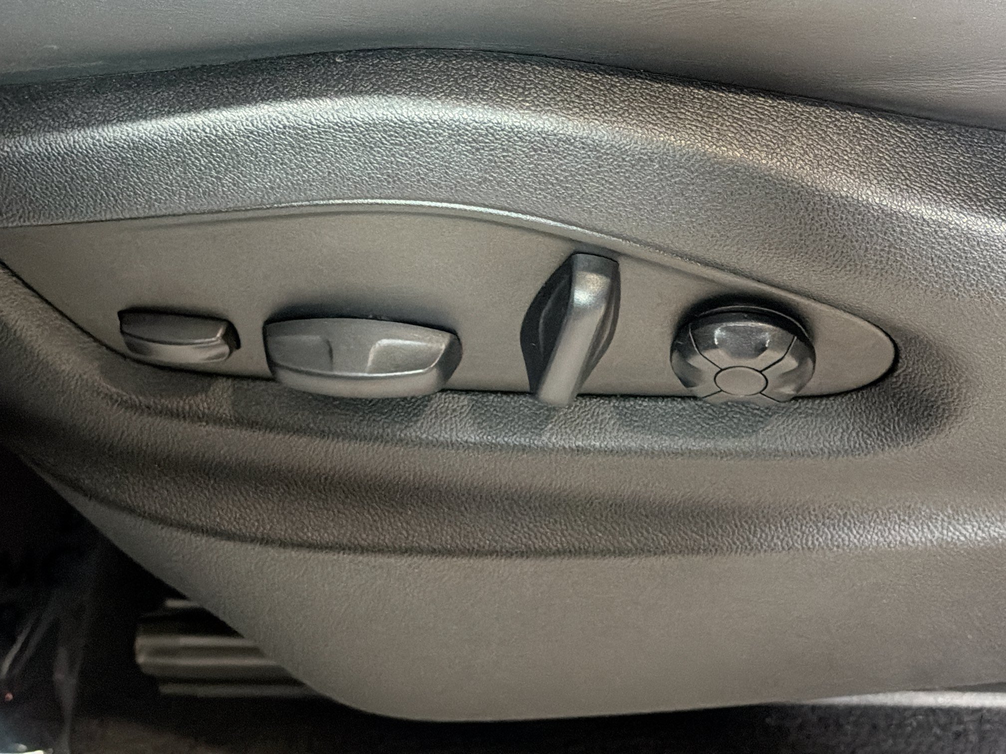 Certified Used 2025 Arctic Grey Porsche S image 25
