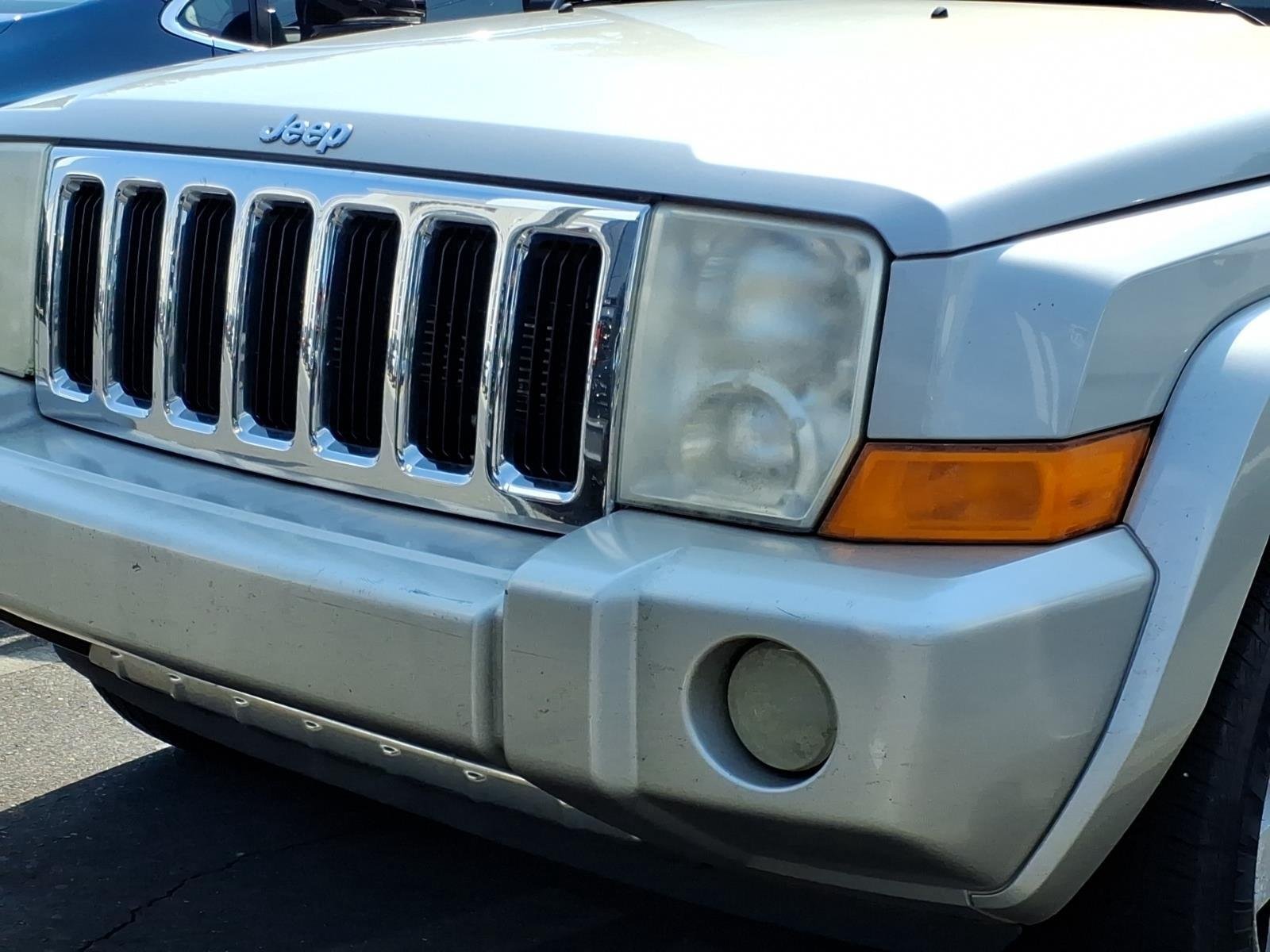 Used 2008 Light Graystone Pearl Jeep Limited image 2