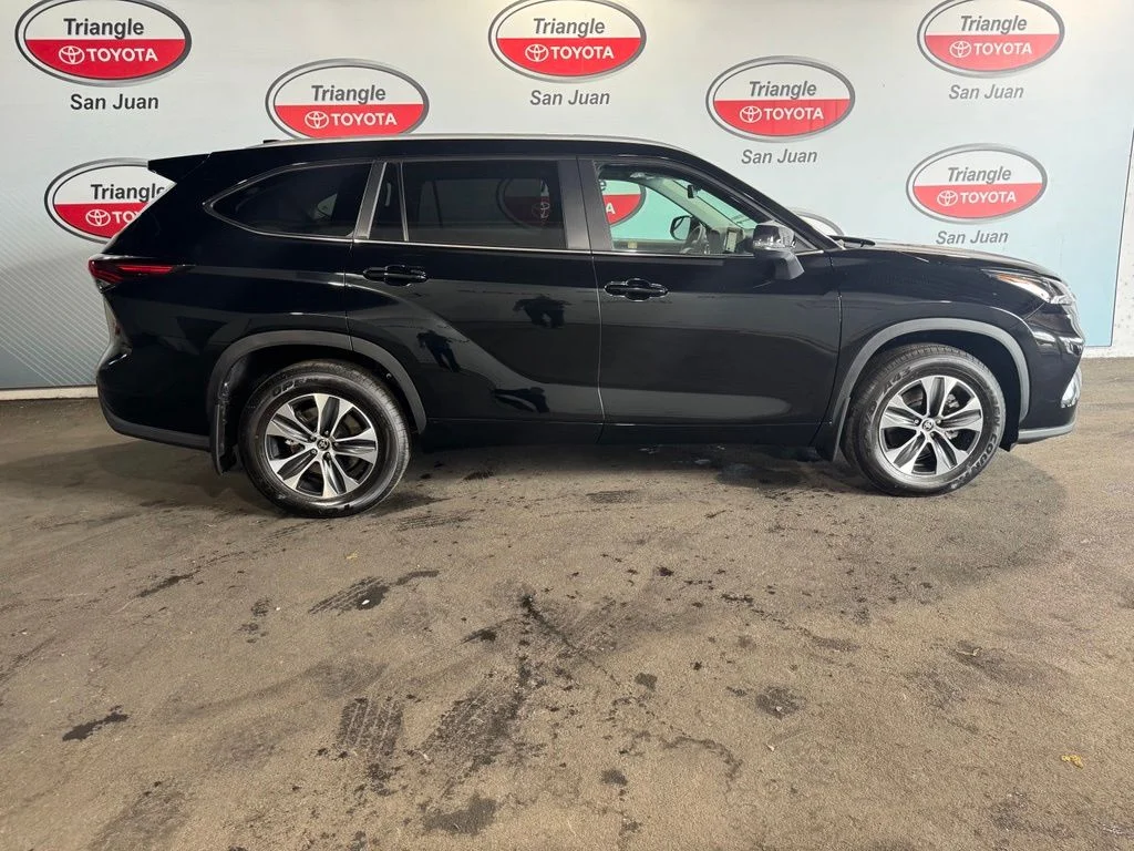 New 2026 Black Toyota XLE image 6