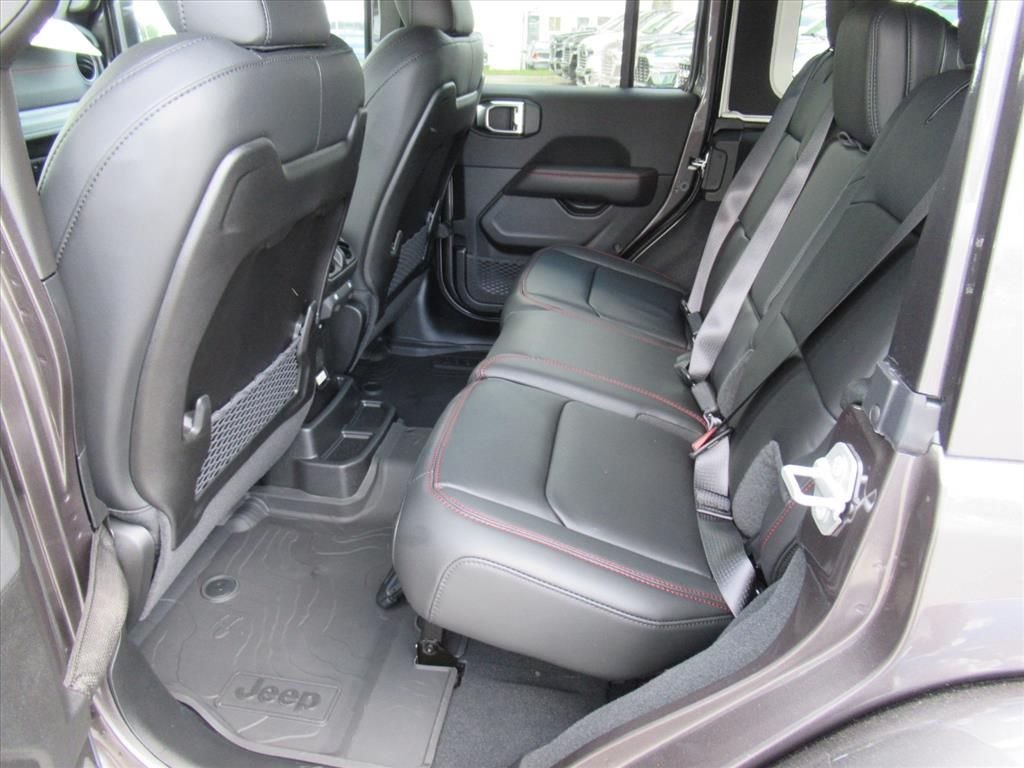 New 2026 Granite Crystal Metallic Clear-Coat Exterior Paint Jeep Rubicon X image 31