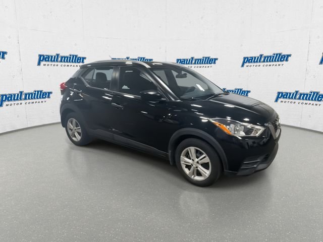 Used 2018 Black Nissan S image 3