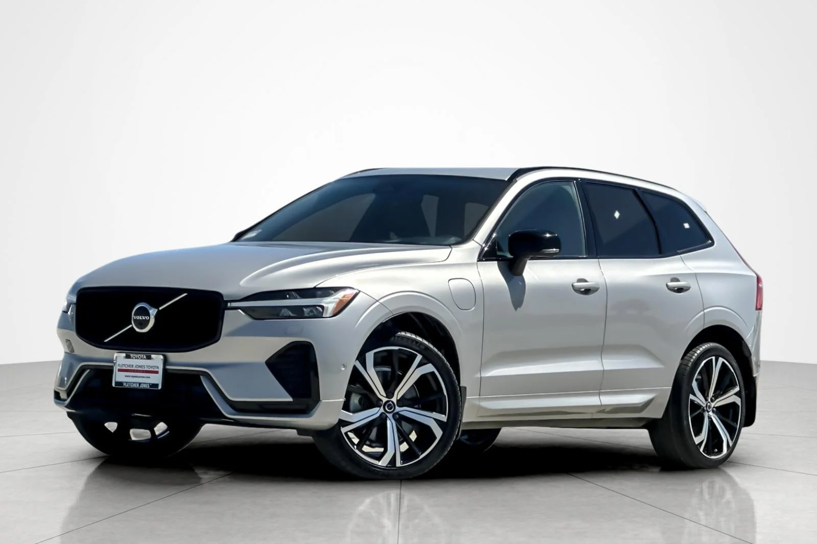 2022 Volvo XC60 R-Design