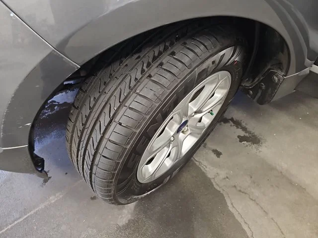Used 2021 Gray Ford SE image 29