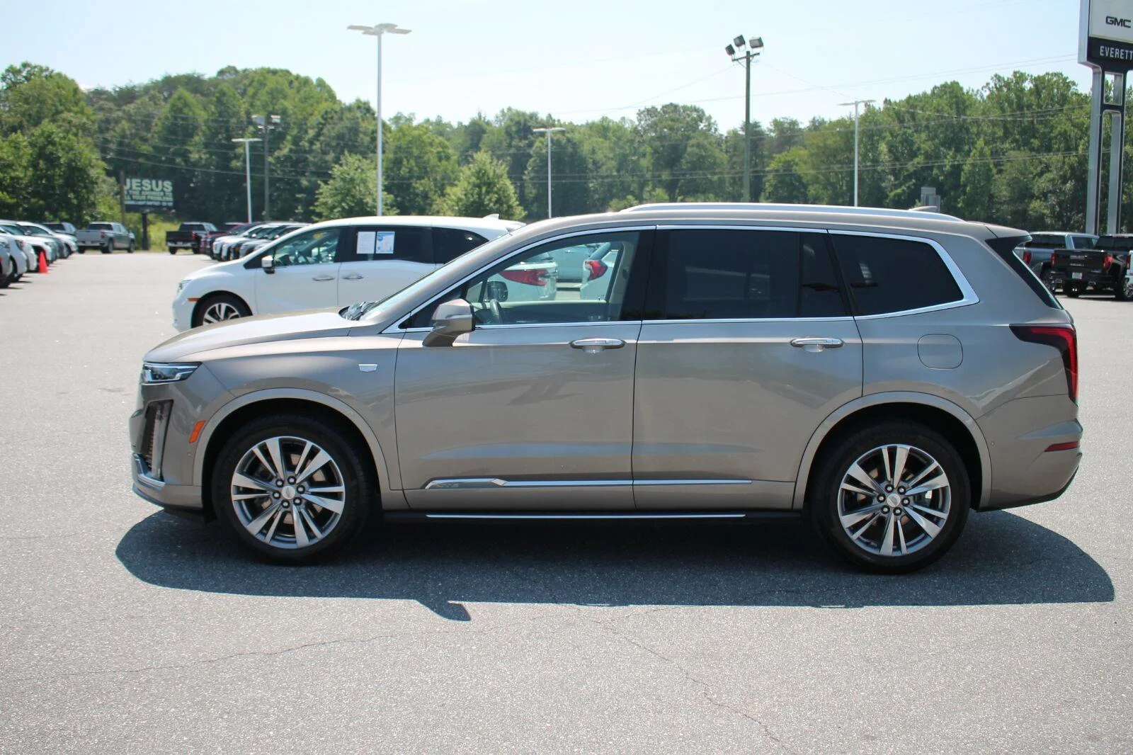 Used 2022 Latte Metallic Cadillac Premium Luxury image 5