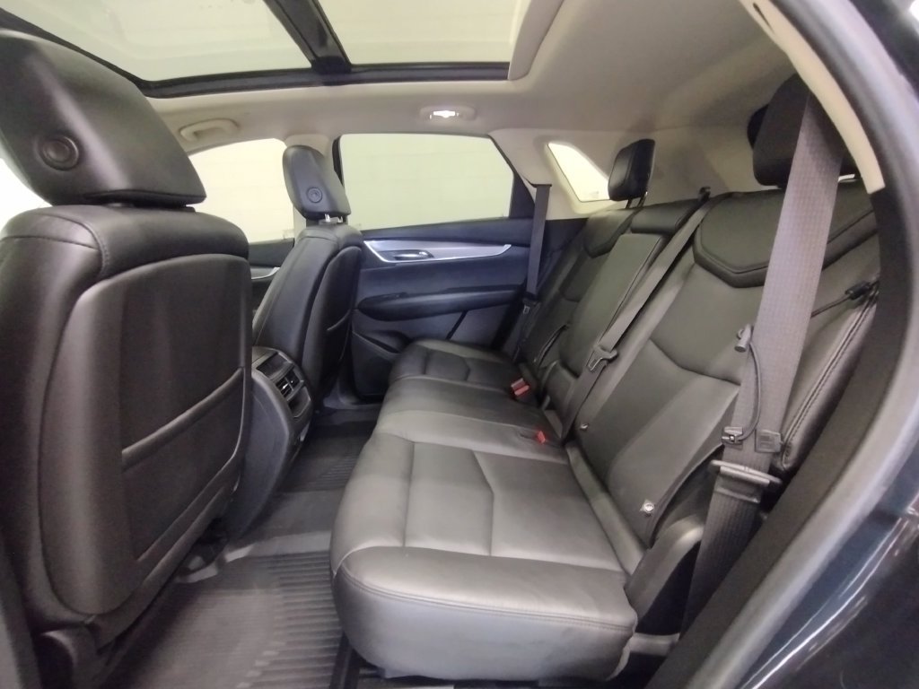 Used 2019  Cadillac Luxury image 19