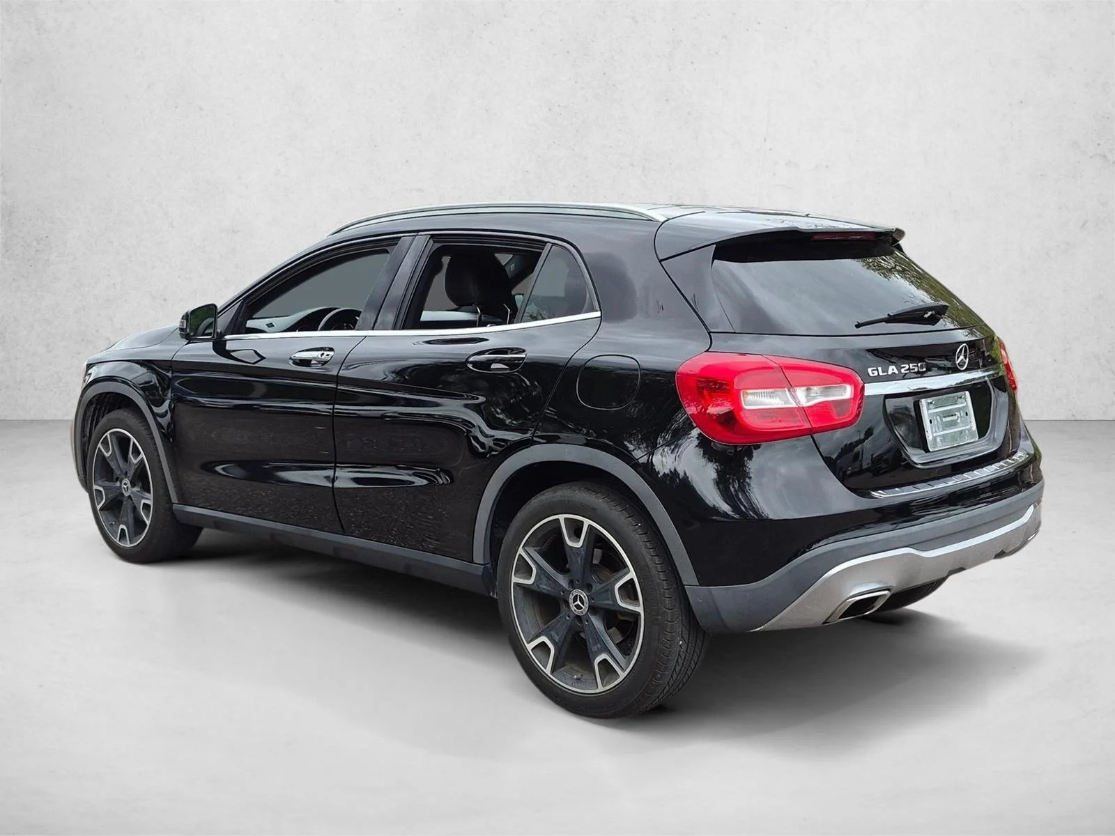 Used 2018 Night Black Mercedes-Benz GLA 250 image 6