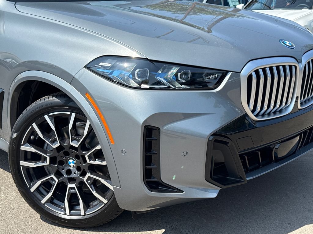 New 2026 Skyscraper Grey Metallic BMW xDrive50e image 6