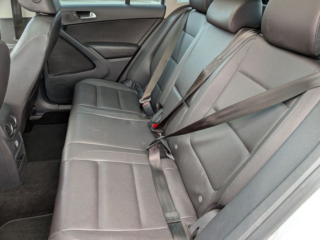 Used 2015 Silver Volkswagen SEL image 25