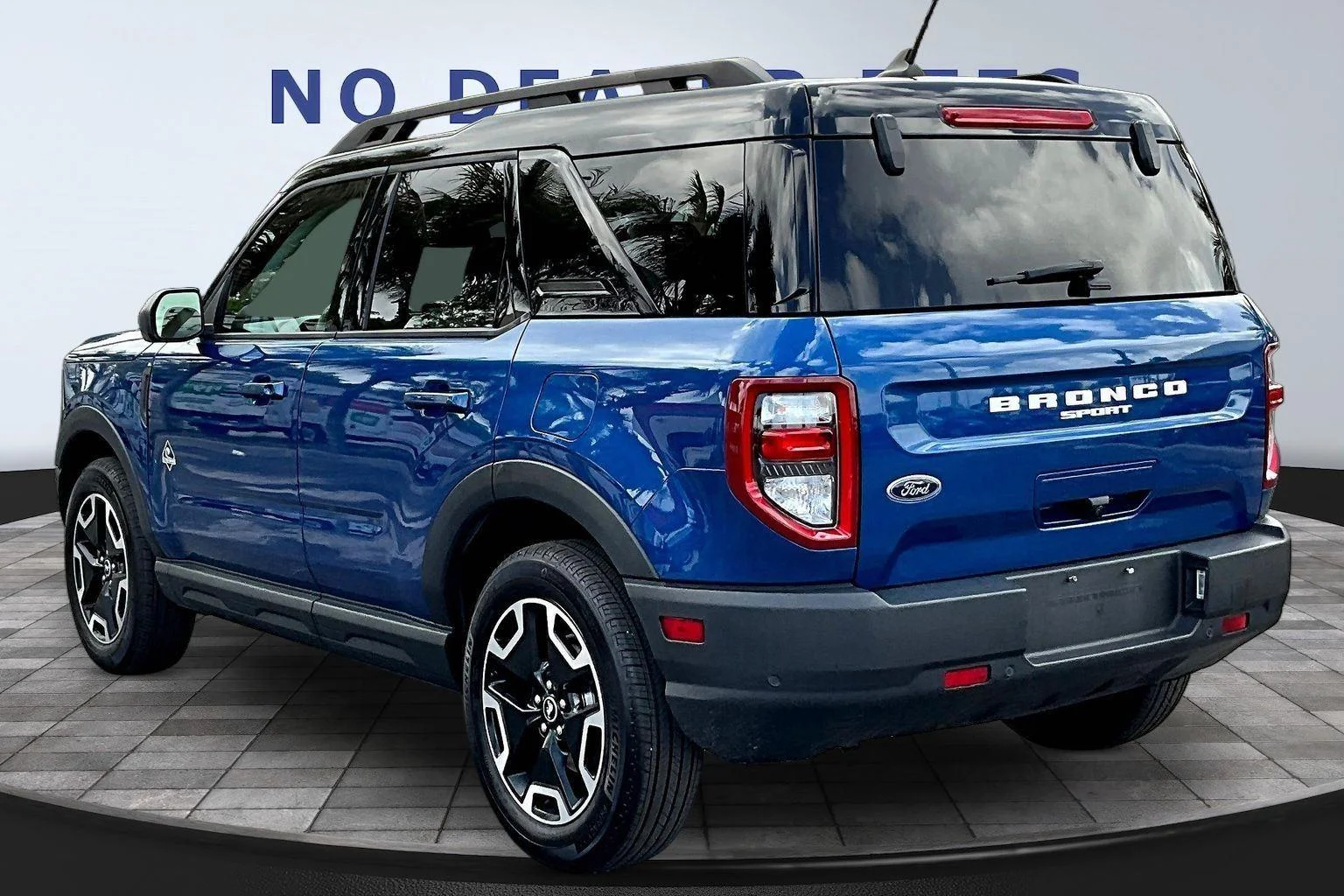 Used 2024 Atlas Blue Metallic Ford Outer Banks image 4
