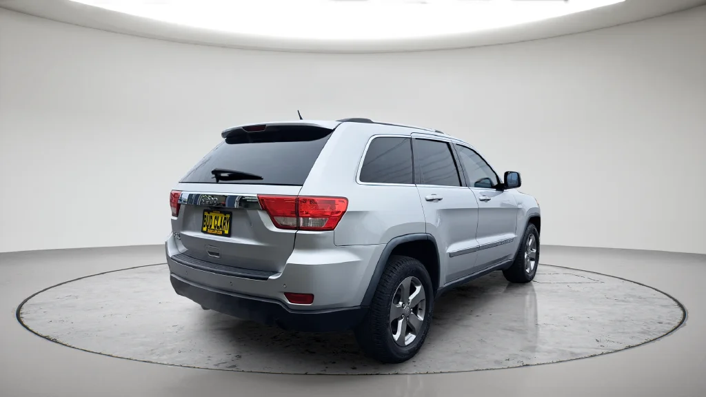 Used 2011 Silver Jeep Laredo image 5