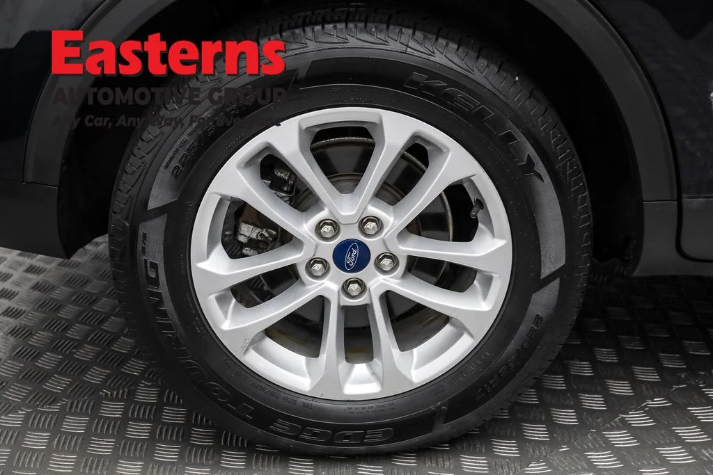 Used 2021 Blue Ford SE image 29