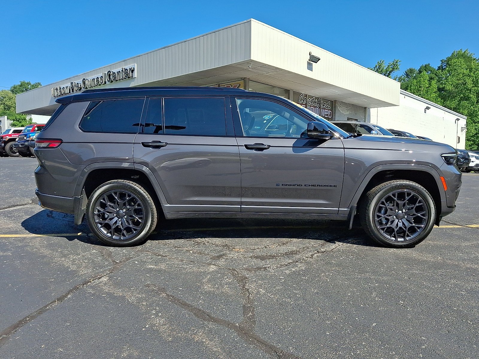 Certified Used 2025 Baltic Gray Metallic Clearcoat Jeep Summit image 7