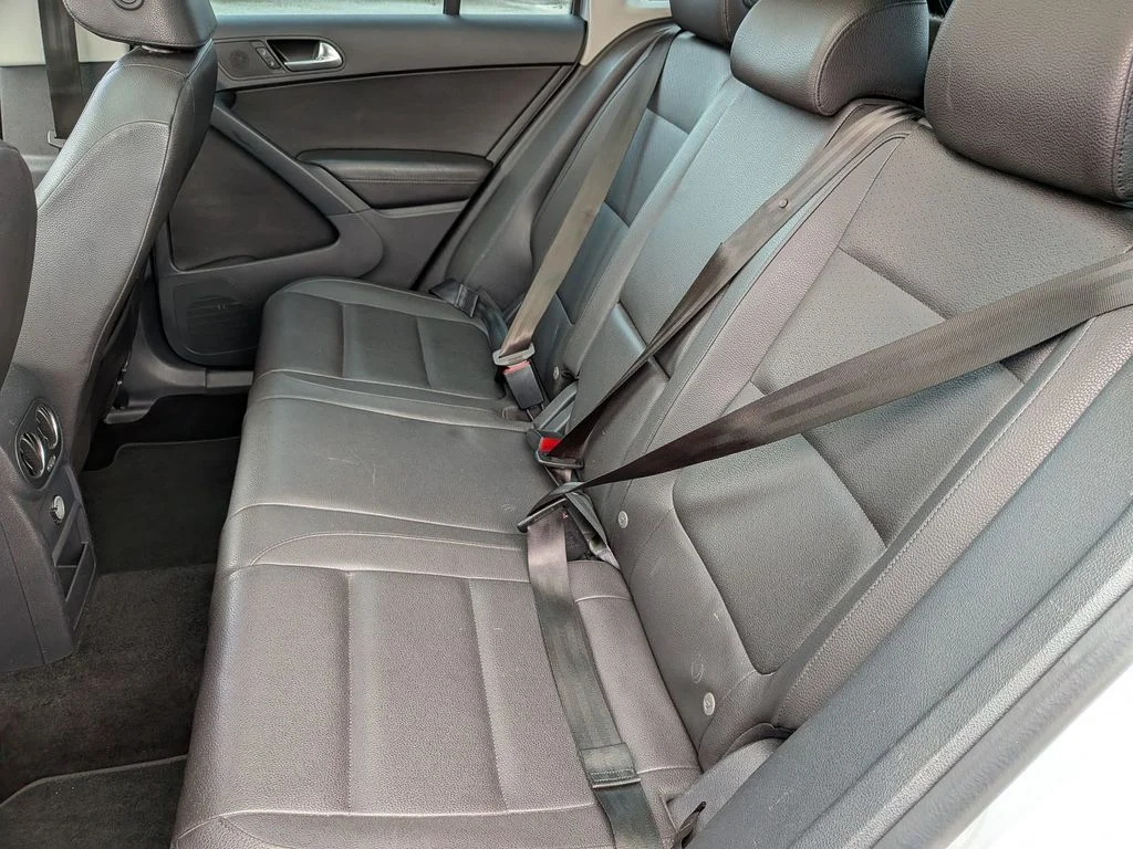 Used 2015 Silver Volkswagen SEL image 25