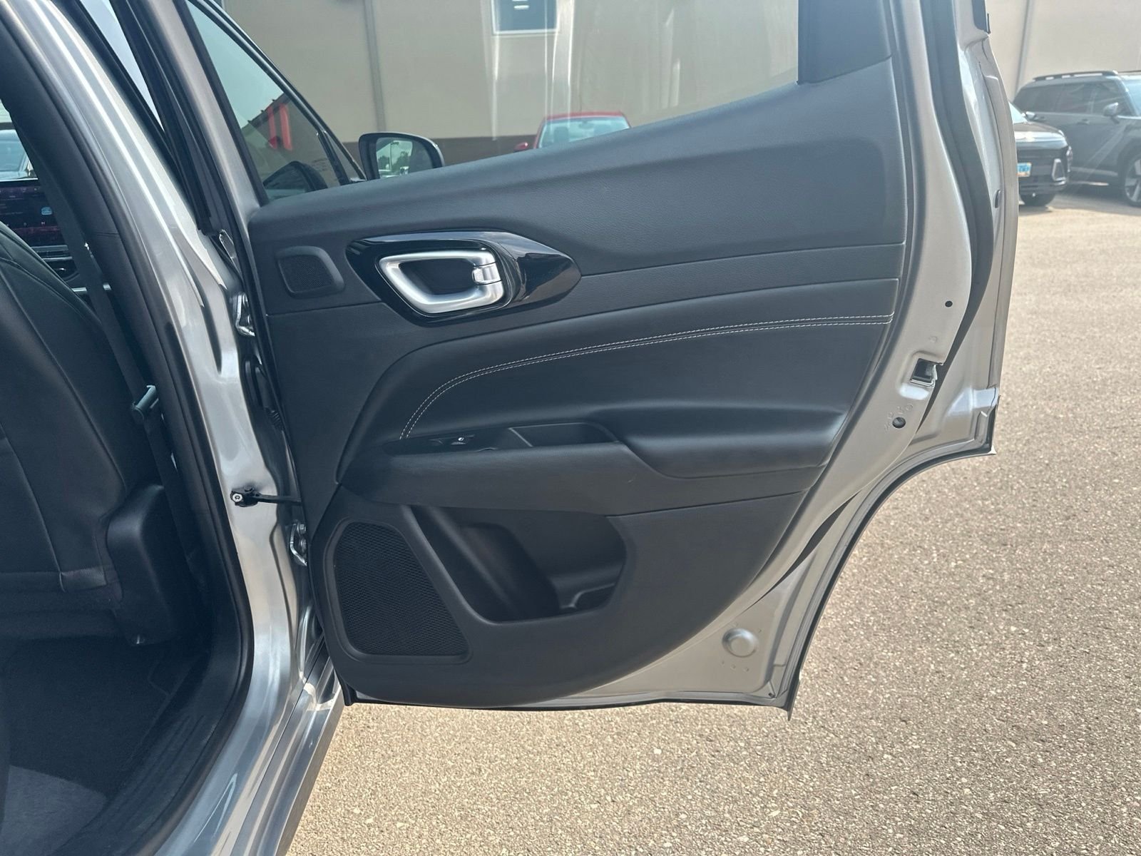 Used 2022 Silver Jeep Limited High Altitude image 29