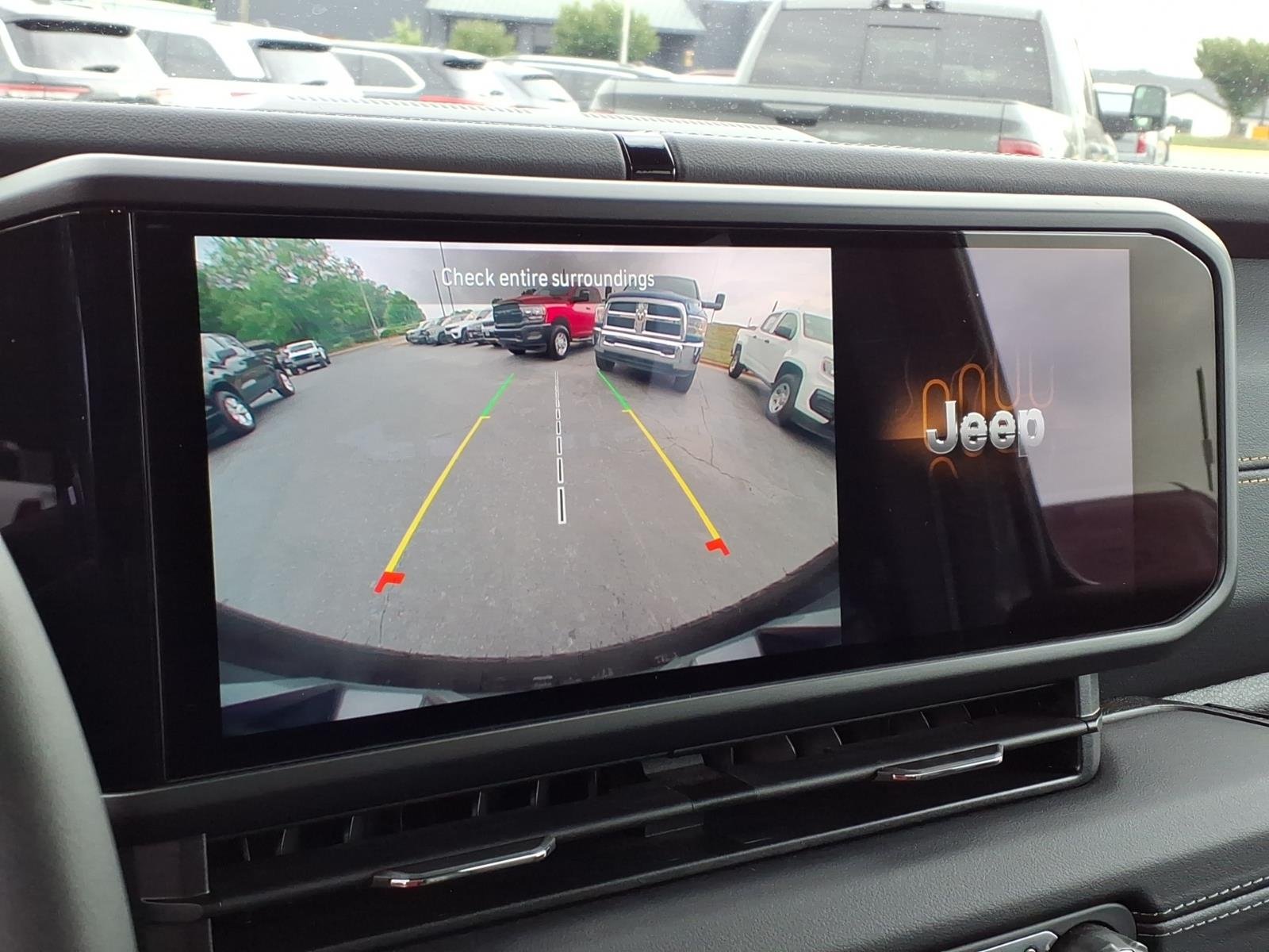 Used 2024 Gray Jeep Sahara image 4