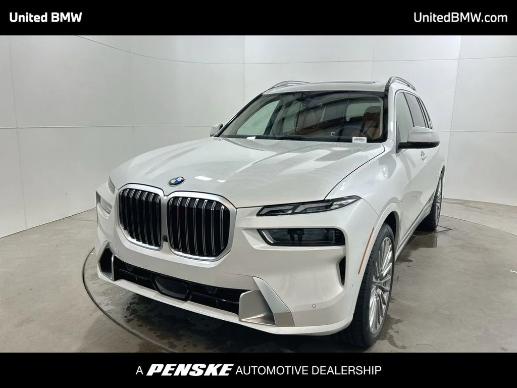 Used 2026 Mineral White Metallic BMW xDrive40i image 1