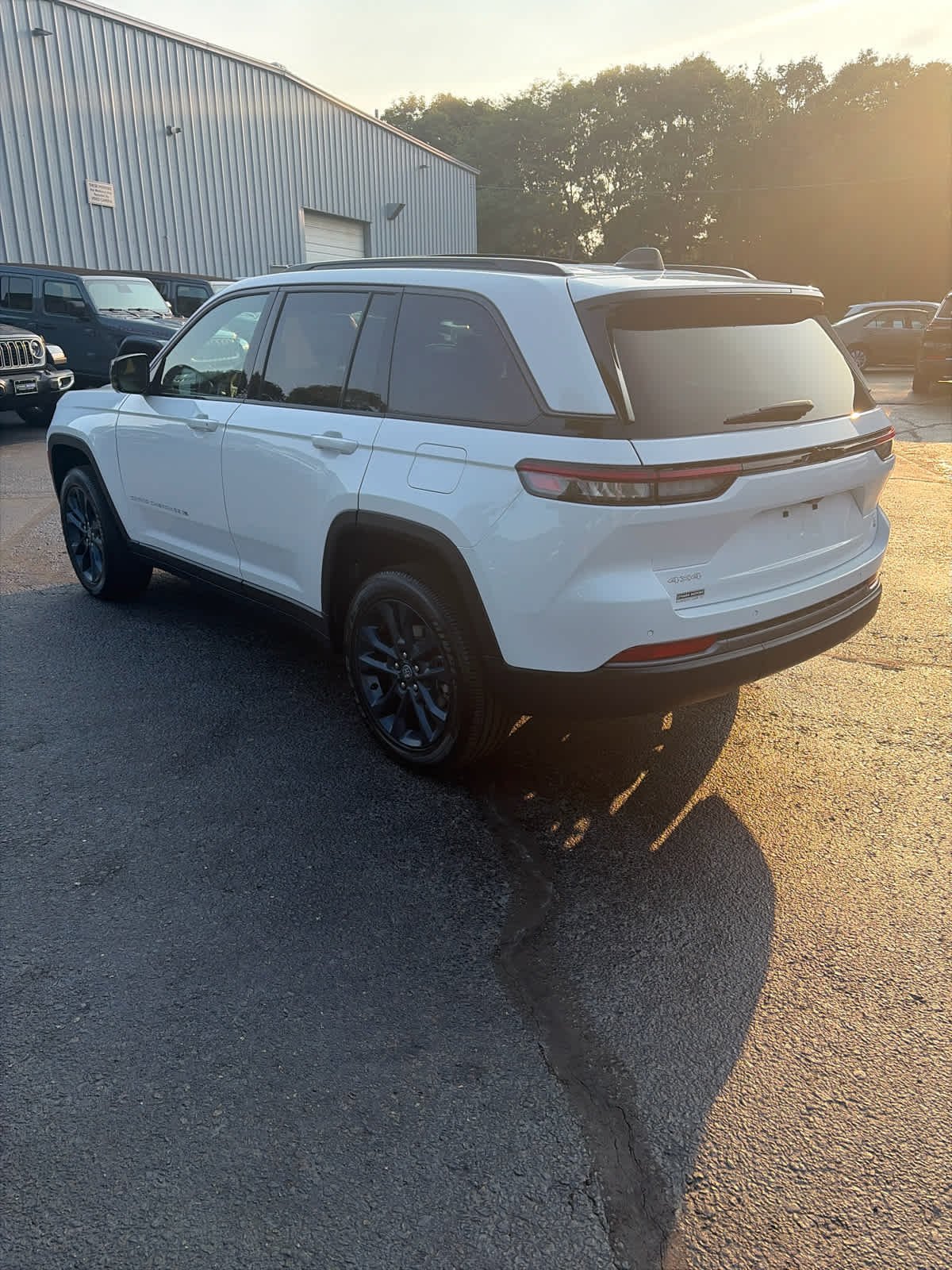 New 2026 Bright White Clear-Coat Exterior Paint Jeep 85th Anniversary Edition image 9