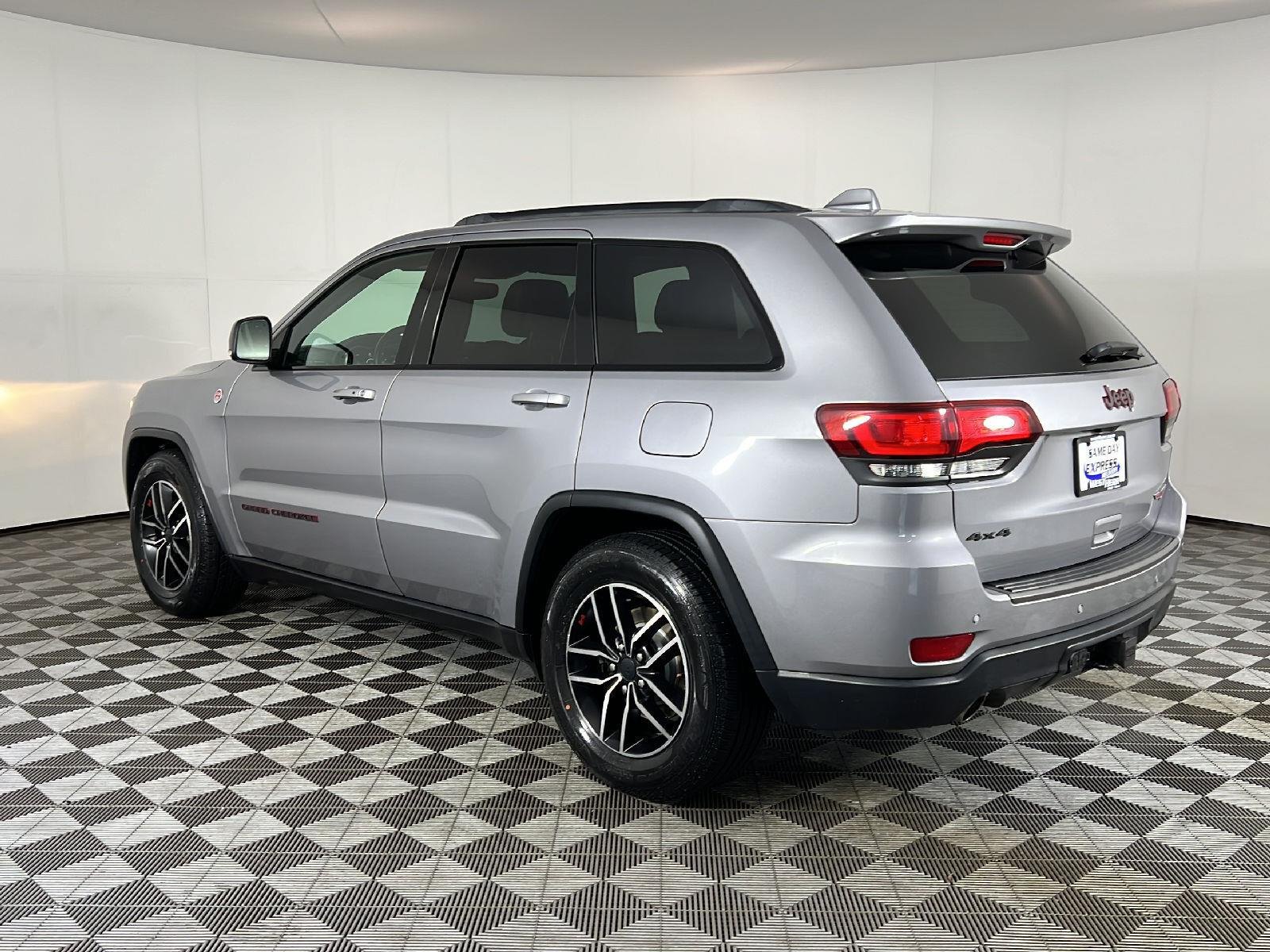 Used 2020 Billet Silver Metallic Clearcoat Jeep Trailhawk image 5