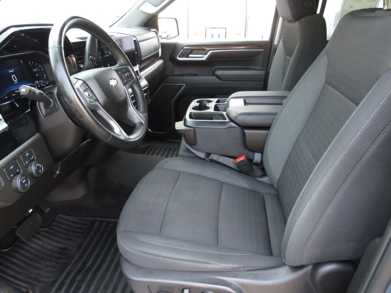 Used 2024 Lakeshore Blue Metallic Chevrolet LT image 22