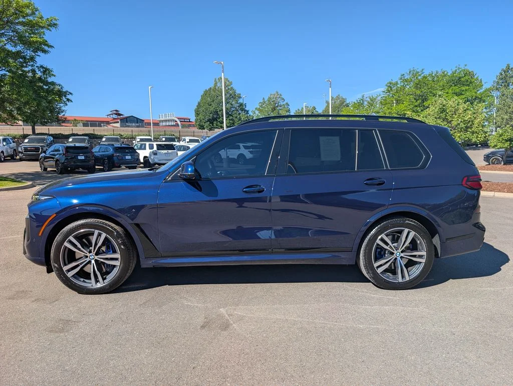 Used 2025 Blue BMW xDrive40i image 3