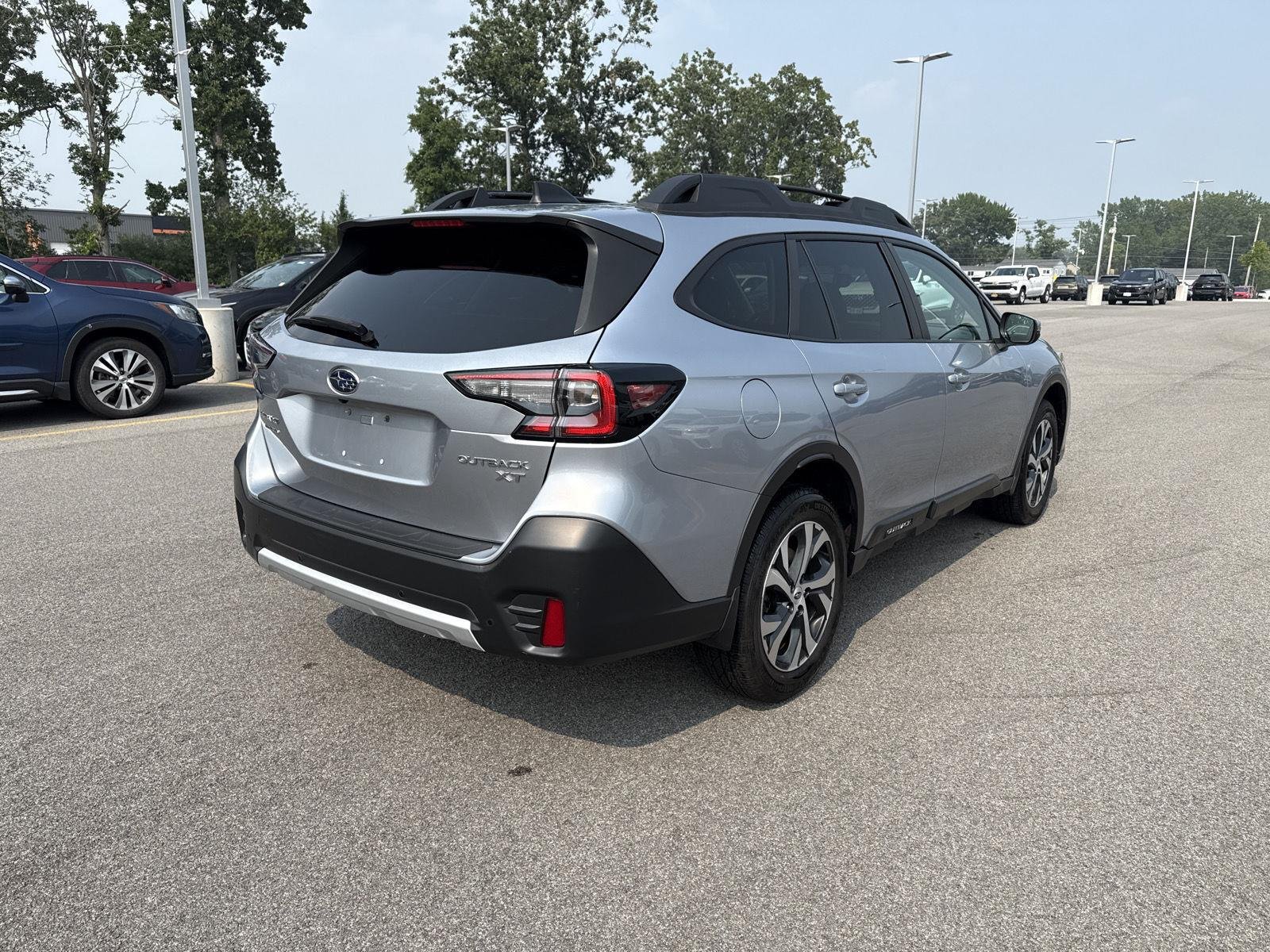 Used 2022 Ice Silver Metallic Subaru Limited XT image 21