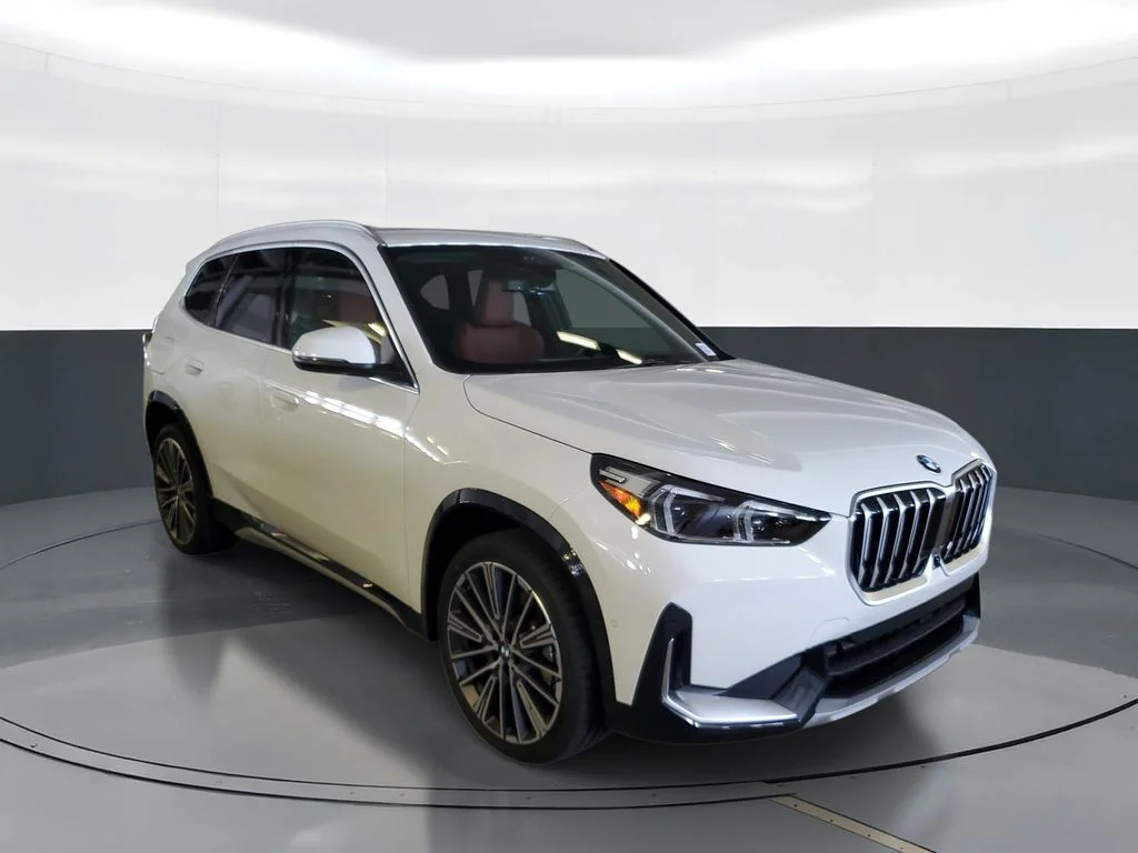 New 2027 White BMW xDrive28i image 2