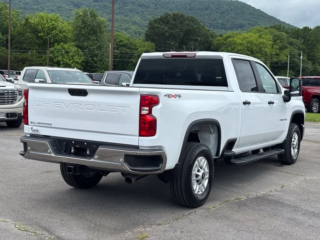 New 2026 Summit White Chevrolet WT image 8